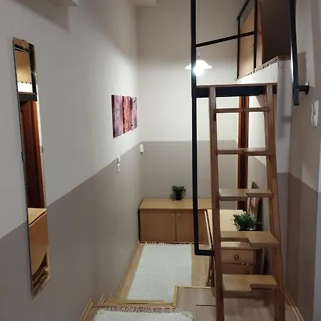 Gyarmati Panzio & Etterem בית הארחה