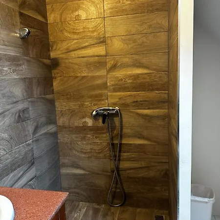 Gyarmati Panzio & Etterem בית הארחה 3*