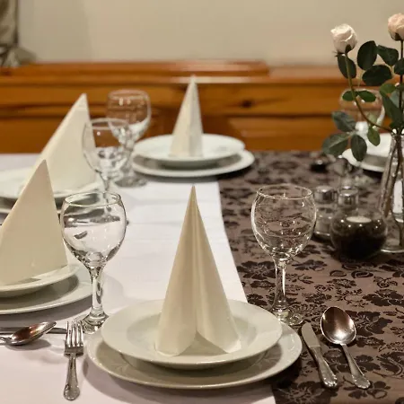 Gyarmati Panzio & Etterem בית הארחה 3*