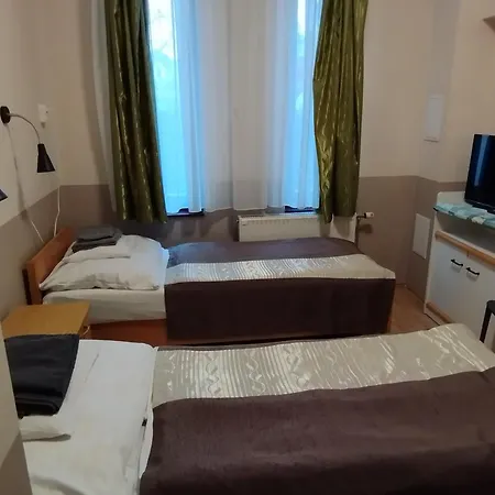 בית הארחה Gyarmati Panzio & Etterem