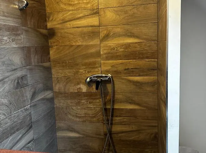 Gyarmati Panzio & Etterem בית הארחה 3*