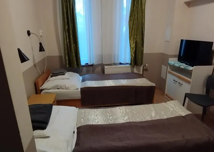 בית הארחה Gyarmati Panzio & Etterem